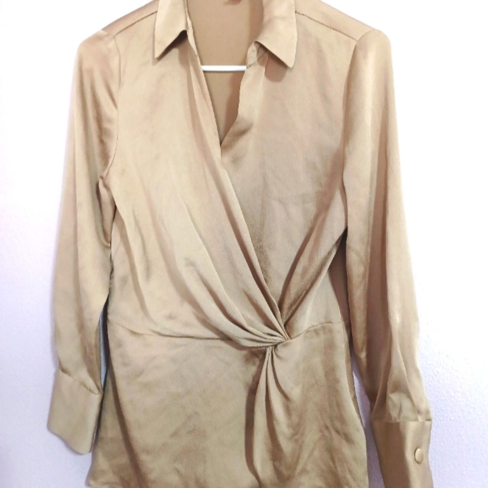 Vince camuto tan blouse